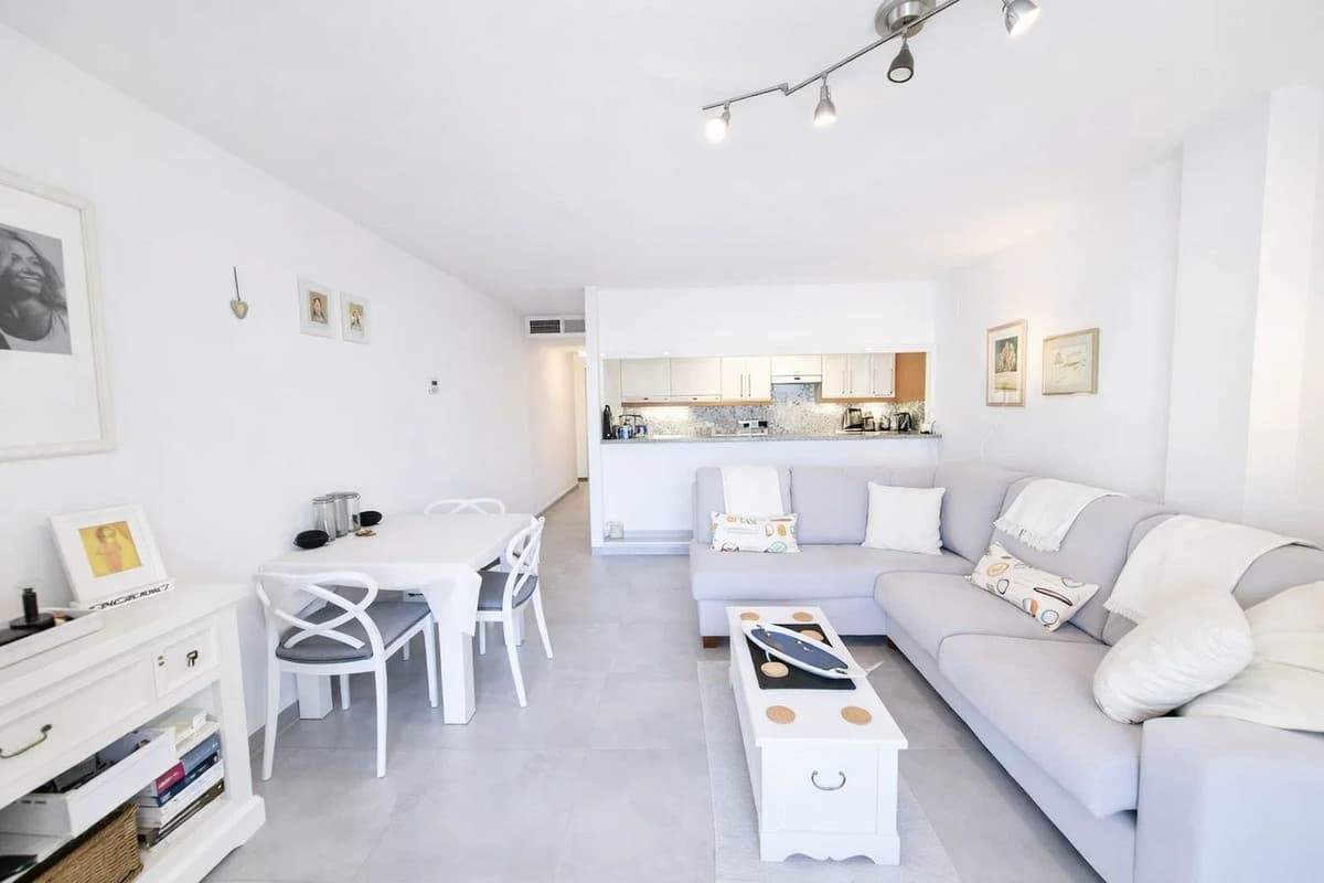 Middle Floor Apartment in La Duquesa — photo 4 of 10