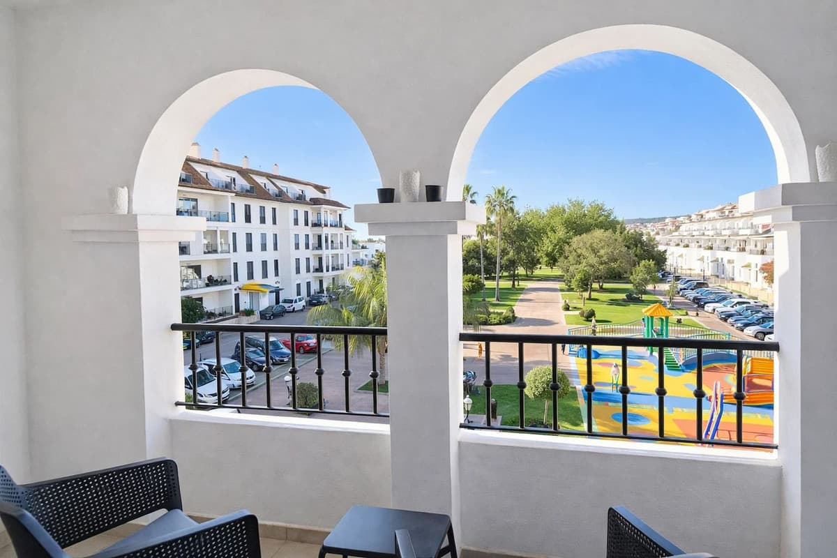 Middle Floor Apartment in La Duquesa — photo 7 of 10