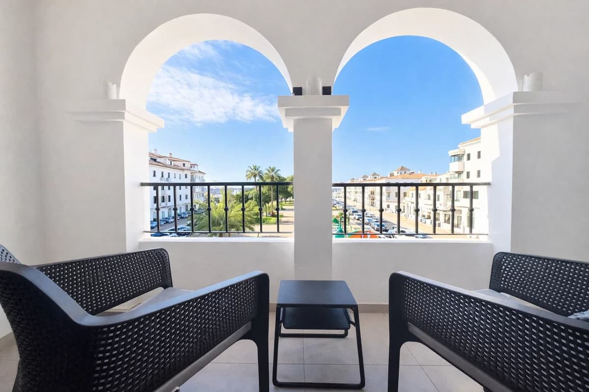 Middle Floor Apartment in La Duquesa — photo 8 of 10