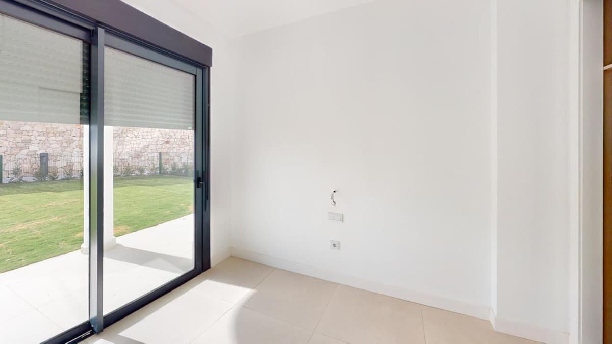 Ground Floor Apartment in Higueron — photo 9 of 10