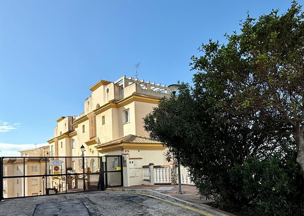 Middle Floor Apartment in Benalmadena Costa — photo 5 of 20