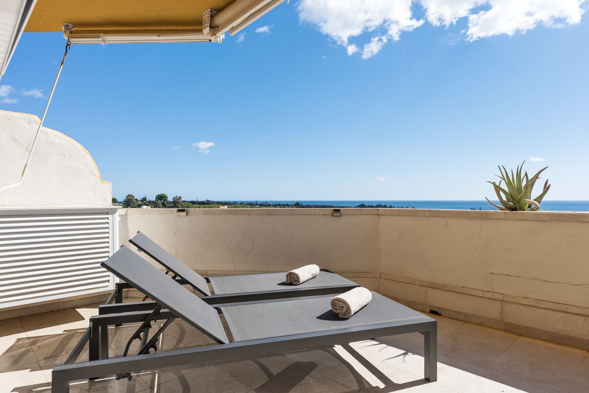 Middle Floor Apartment in Estepona — photo 2 of 10