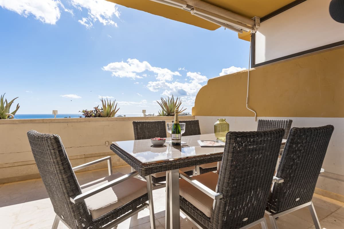 Middle Floor Apartment in Estepona — photo 3 of 10
