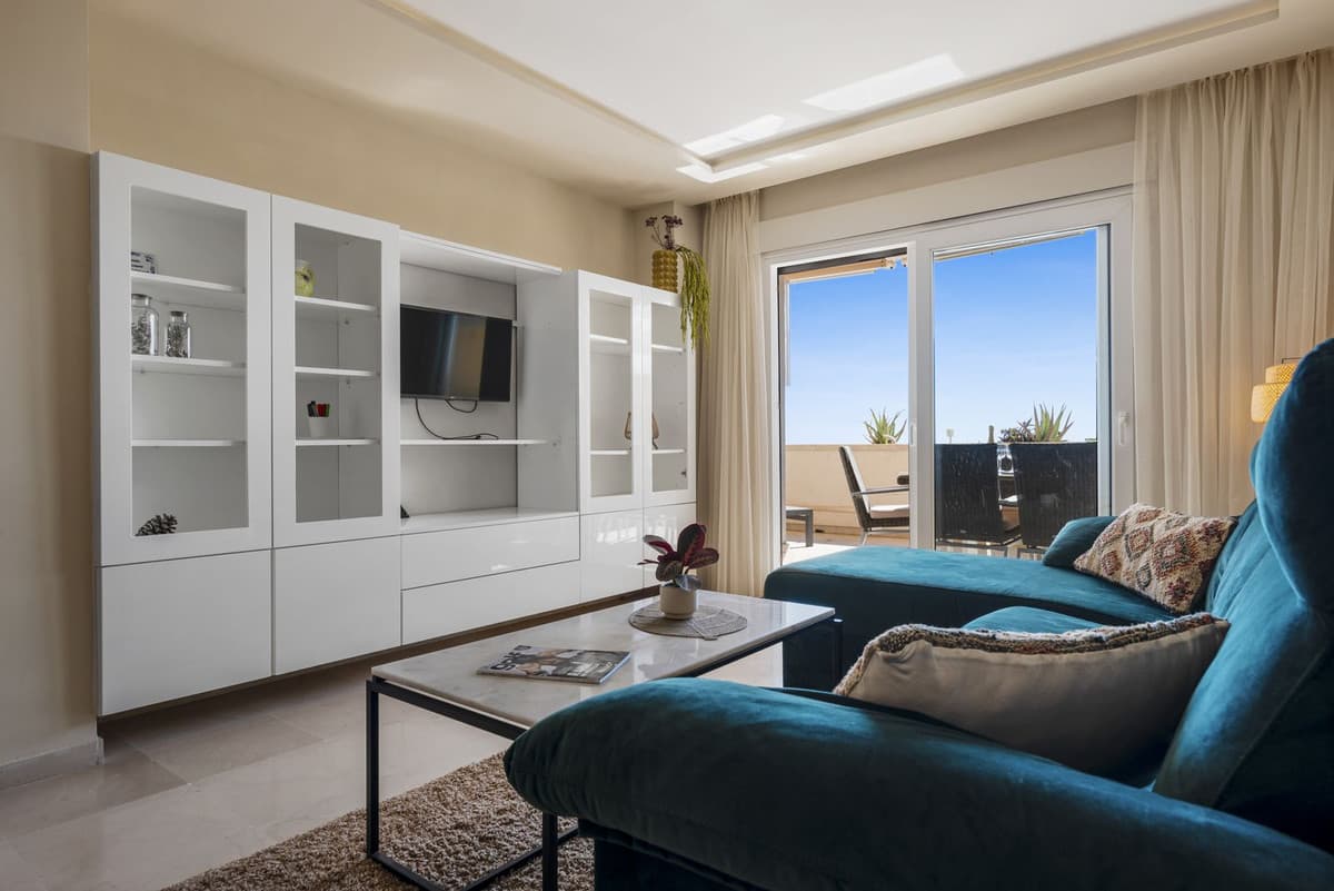 Middle Floor Apartment in Estepona — photo 5 of 10