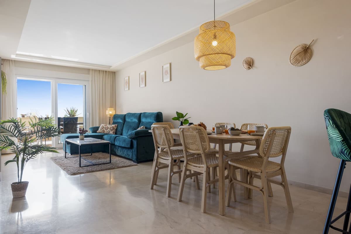 Middle Floor Apartment in Estepona — photo 8 of 10
