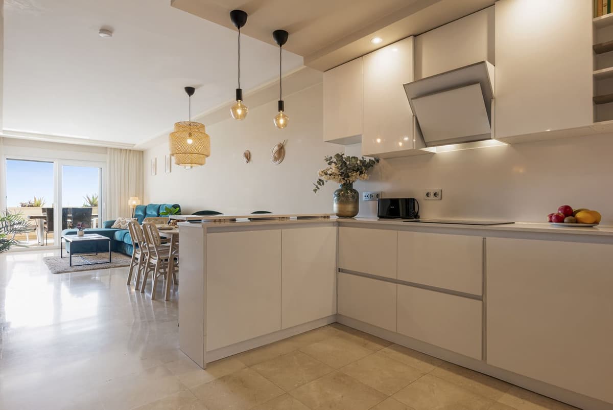 Middle Floor Apartment in Estepona — photo 10 of 10