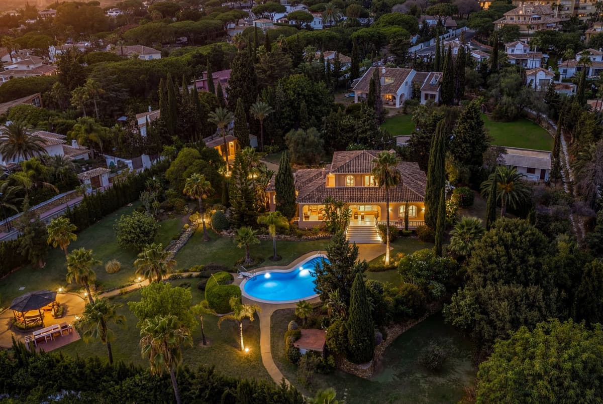 Detached Villa in Elviria — photo 1 of 10