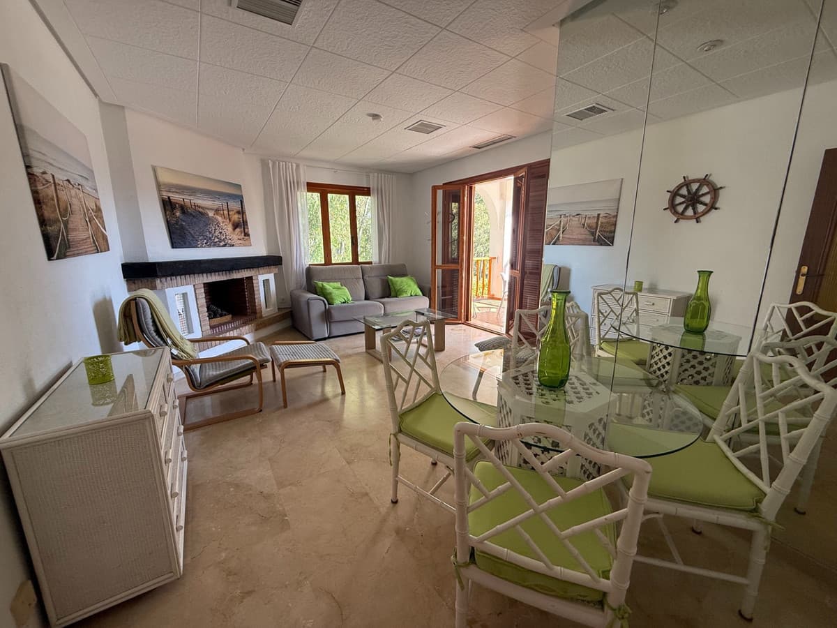 Middle Floor Apartment in Nueva Andalucía — photo 3 of 10