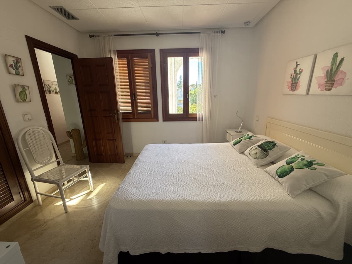 Middle Floor Apartment in Nueva Andalucía — photo 5 of 10
