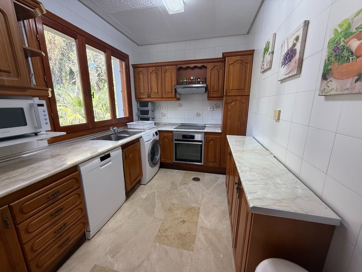 Middle Floor Apartment in Nueva Andalucía — photo 9 of 10