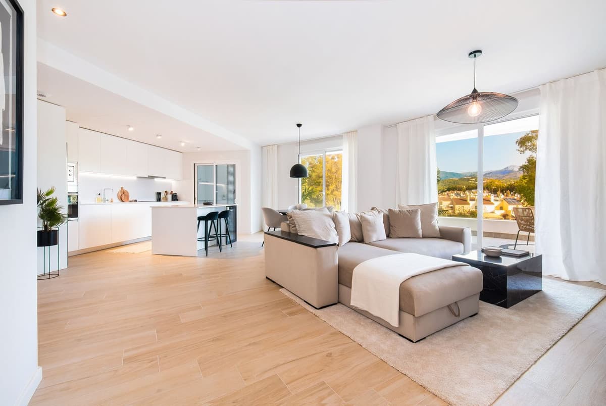Middle Floor Apartment in Nueva Andalucía — photo 2 of 10