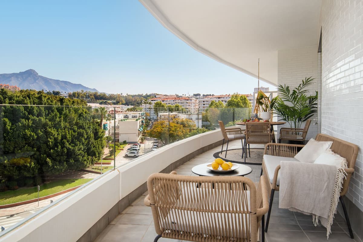 Middle Floor Apartment in Nueva Andalucía — photo 3 of 10