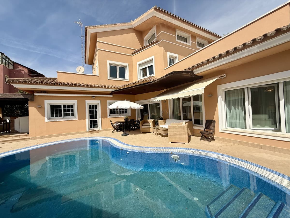 Detached Villa in Playamar — photo 2 of 10