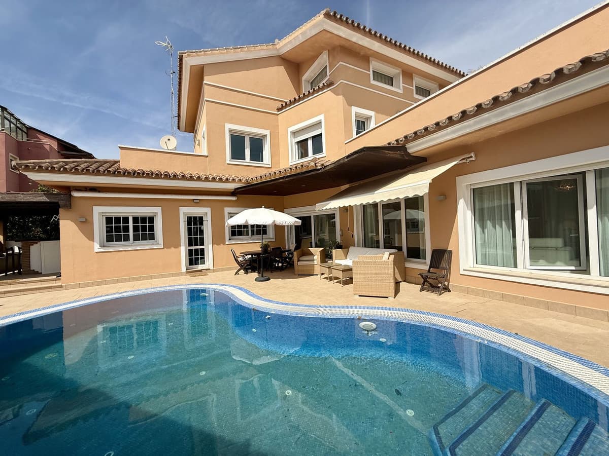 Detached Villa in Playamar — photo 3 of 10