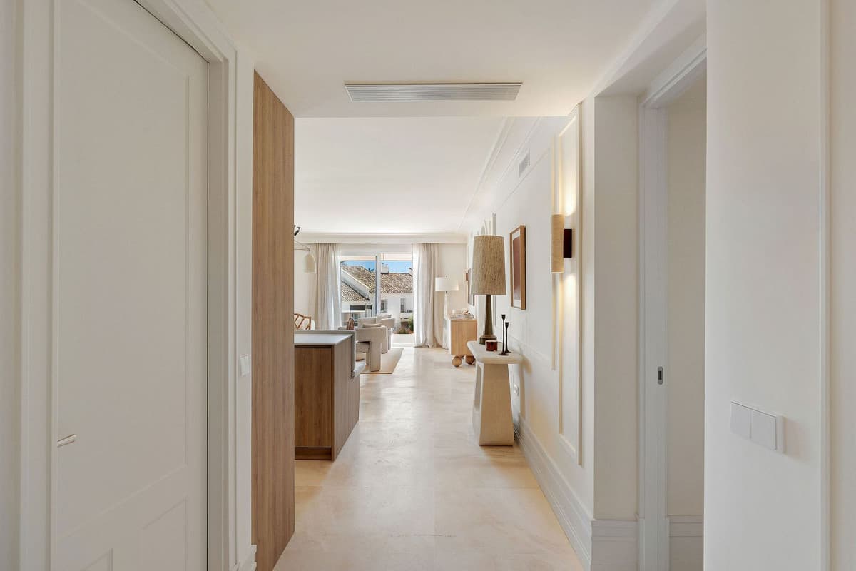 Ground Floor Apartment in Nueva Andalucía — photo 3 of 10