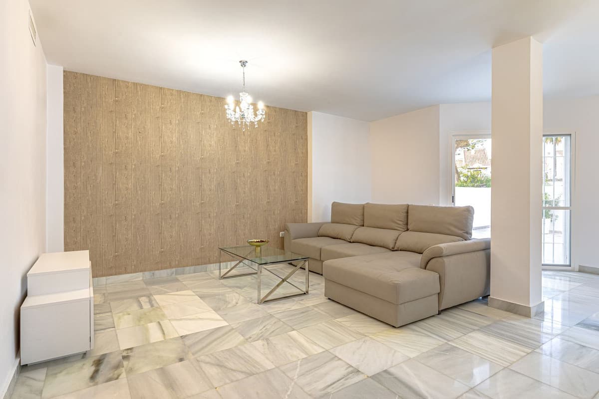 Townhouse in Nueva Andalucía — photo 6 of 10
