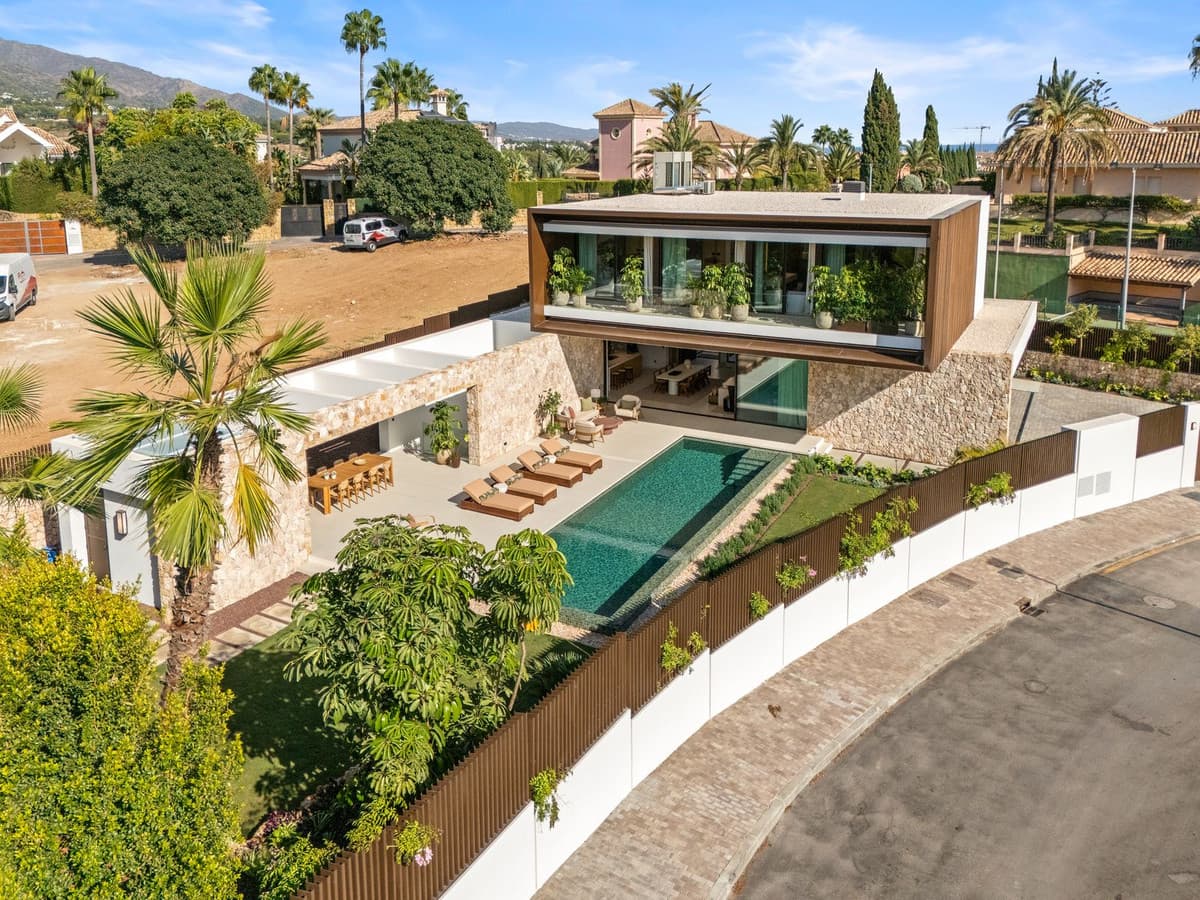 Detached Villa in Marbella — photo 1 of 10