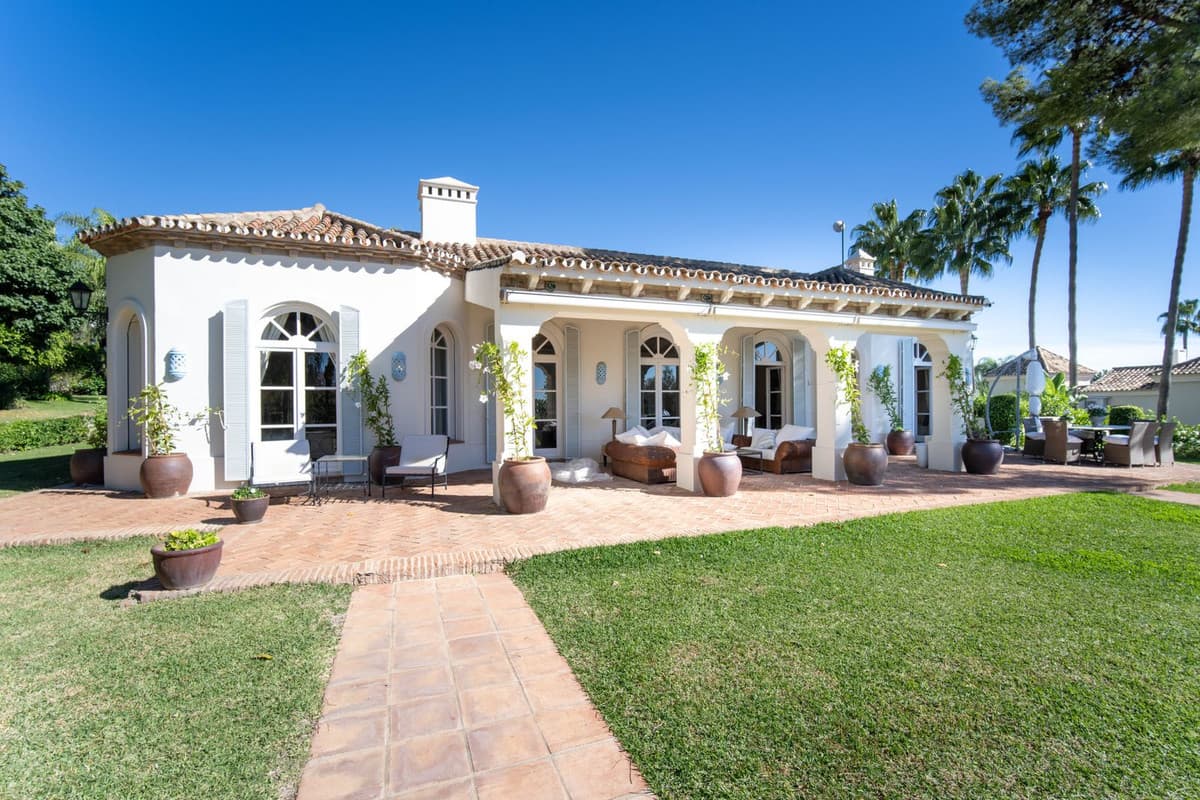 Detached Villa in Marbella — photo 3 of 10