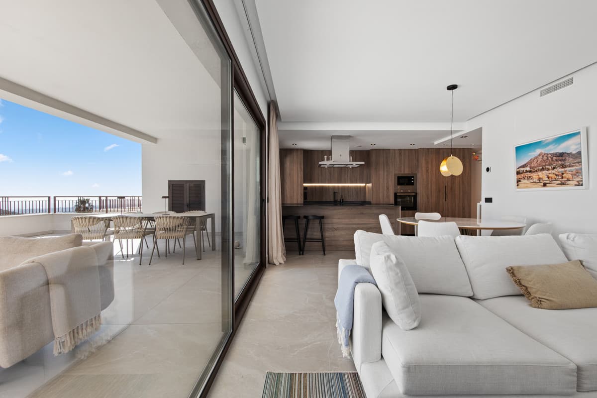 Middle Floor Apartment in Istán — photo 1 of 10