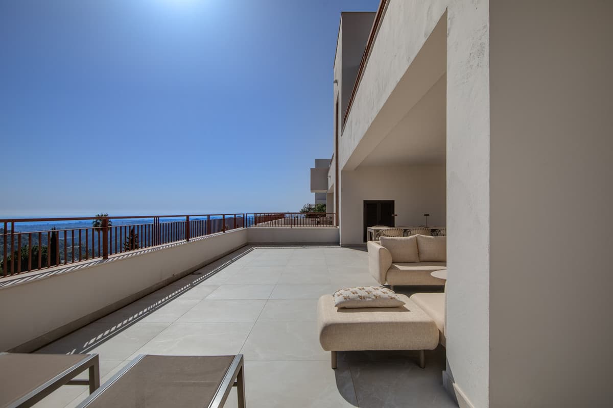 Middle Floor Apartment in Istán — photo 3 of 10
