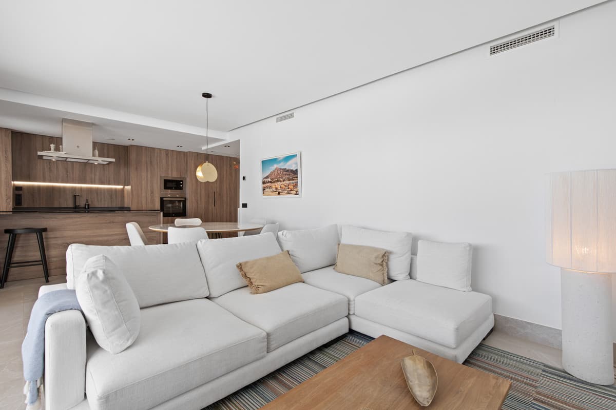 Middle Floor Apartment in Istán — photo 5 of 10