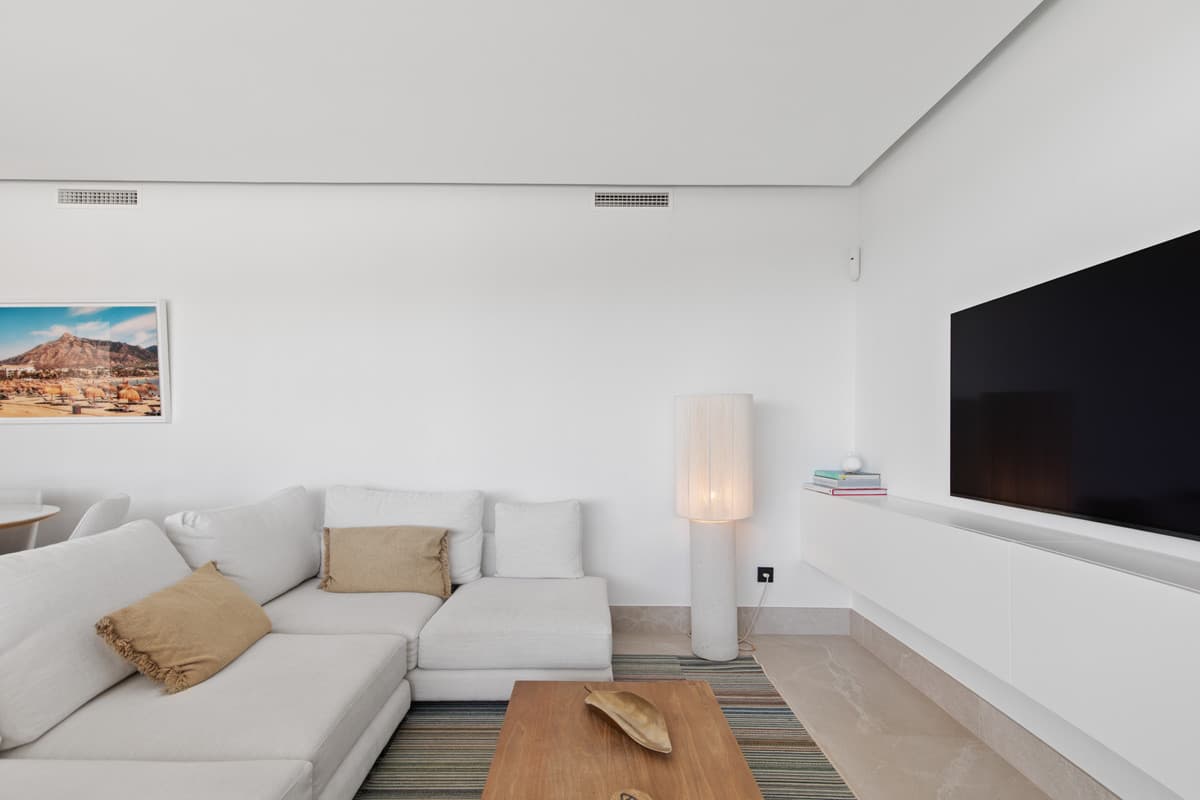 Middle Floor Apartment in Istán — photo 6 of 10