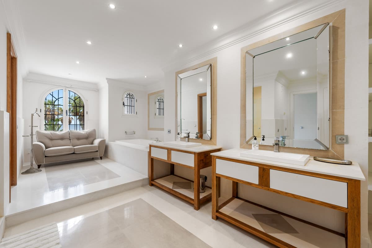 Detached Villa in Estepona — photo 9 of 10