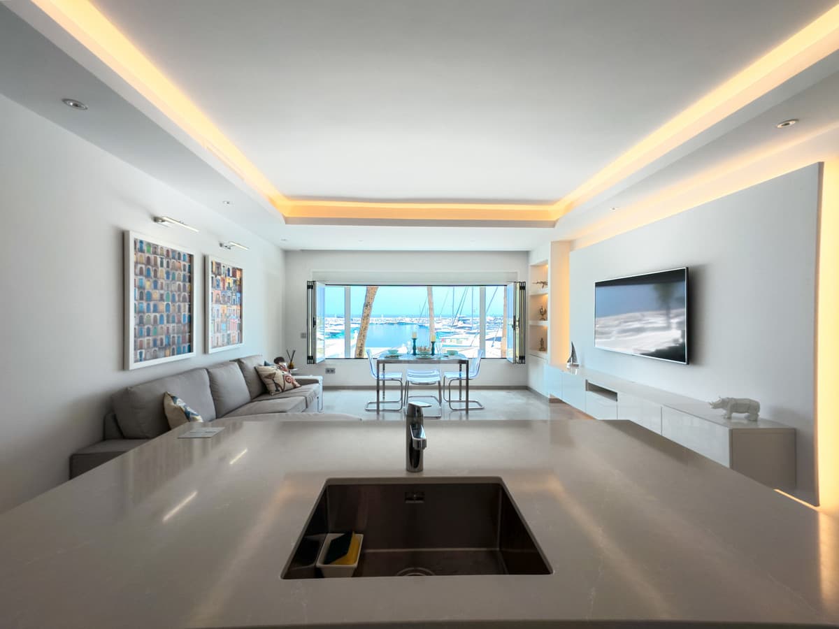 Middle Floor Apartment in Puerto Banús — photo 1 of 10