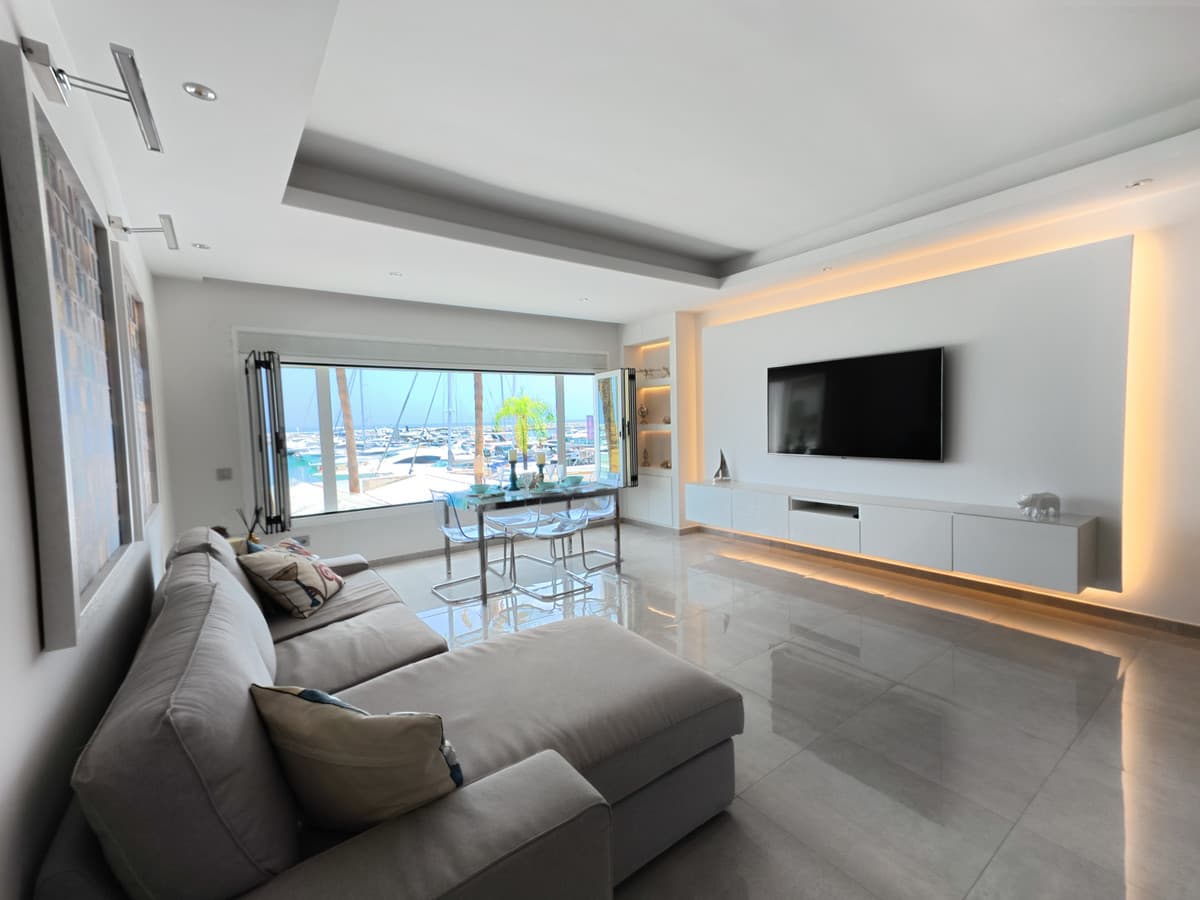 Middle Floor Apartment in Puerto Banús — photo 3 of 10