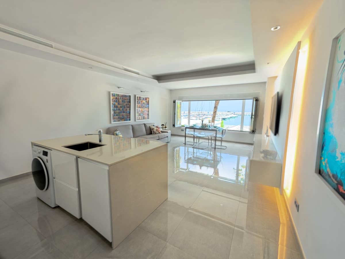 Middle Floor Apartment in Puerto Banús — photo 4 of 10