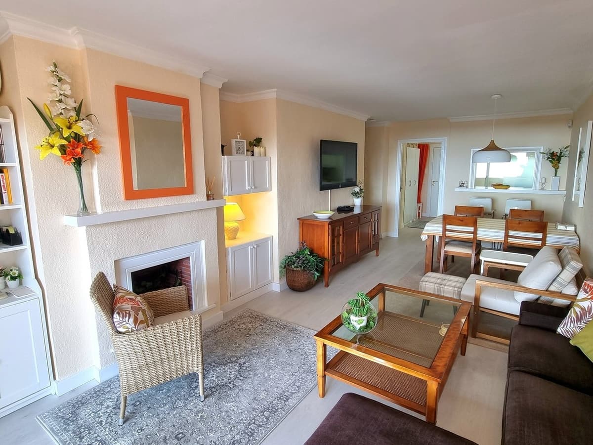 Middle Floor Apartment in Calahonda — photo 9 of 10