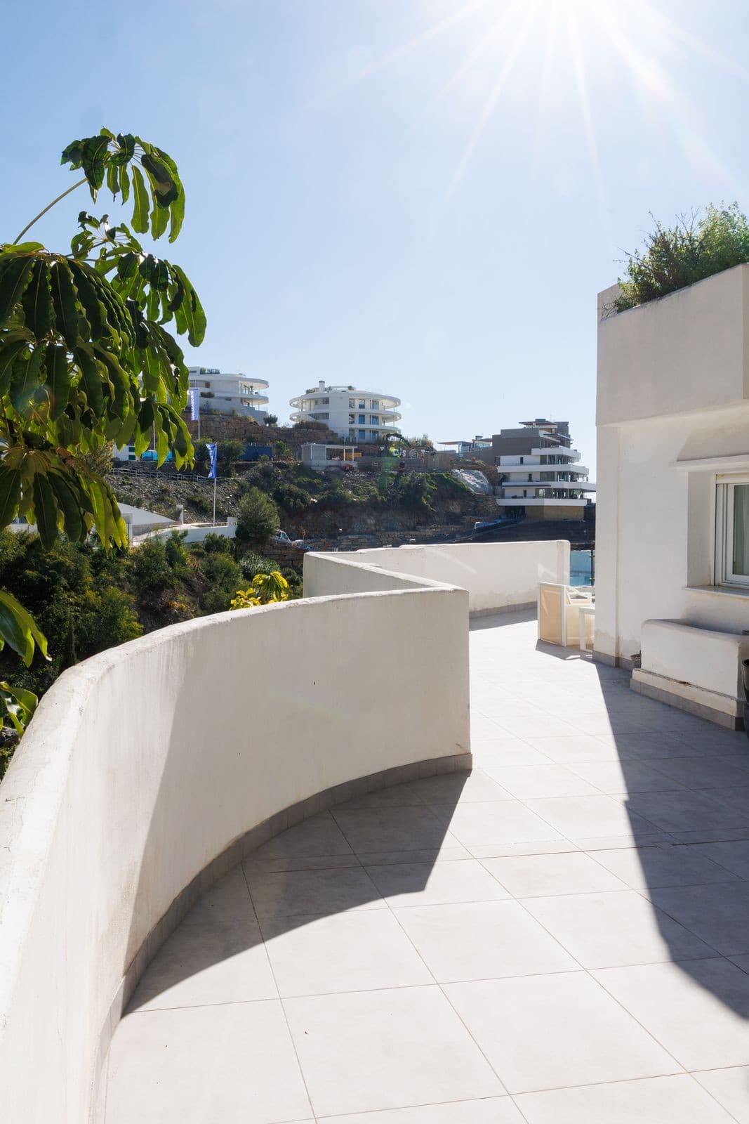 Middle Floor Apartment in Benahavís — photo 9 of 10