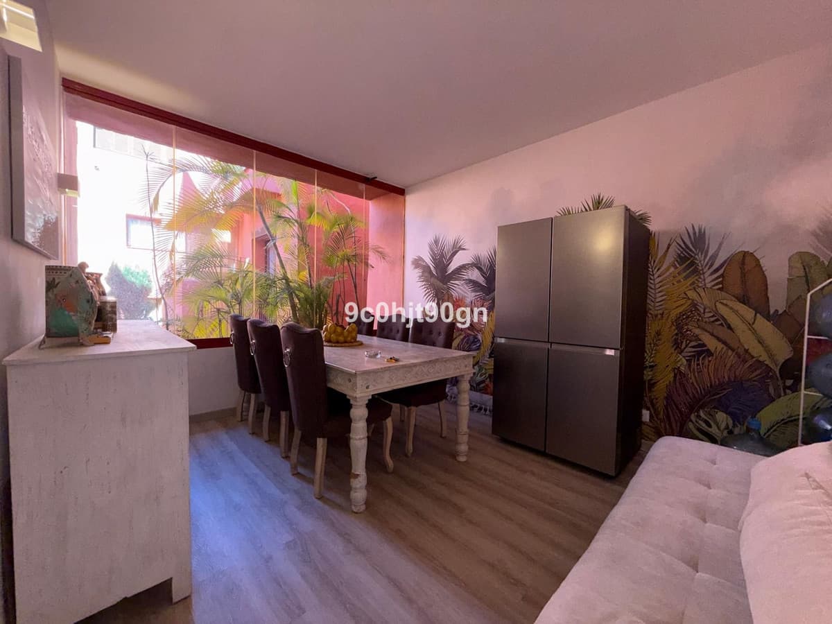 Middle Floor Apartment in Elviria — photo 4 of 10