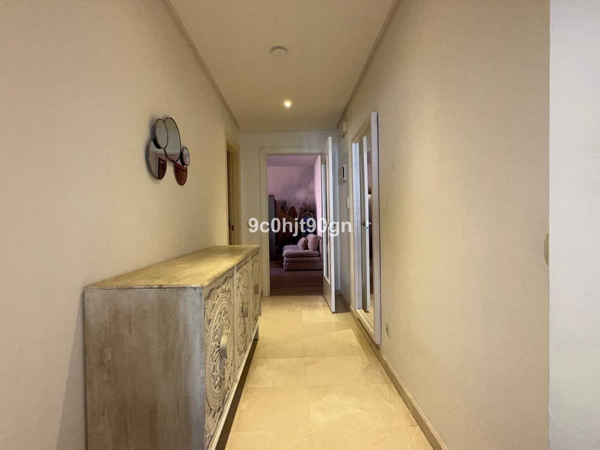 Middle Floor Apartment in Elviria — photo 6 of 10