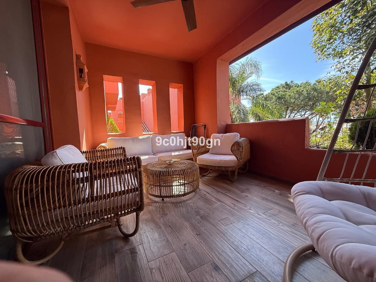 Middle Floor Apartment in Elviria — photo 10 of 10