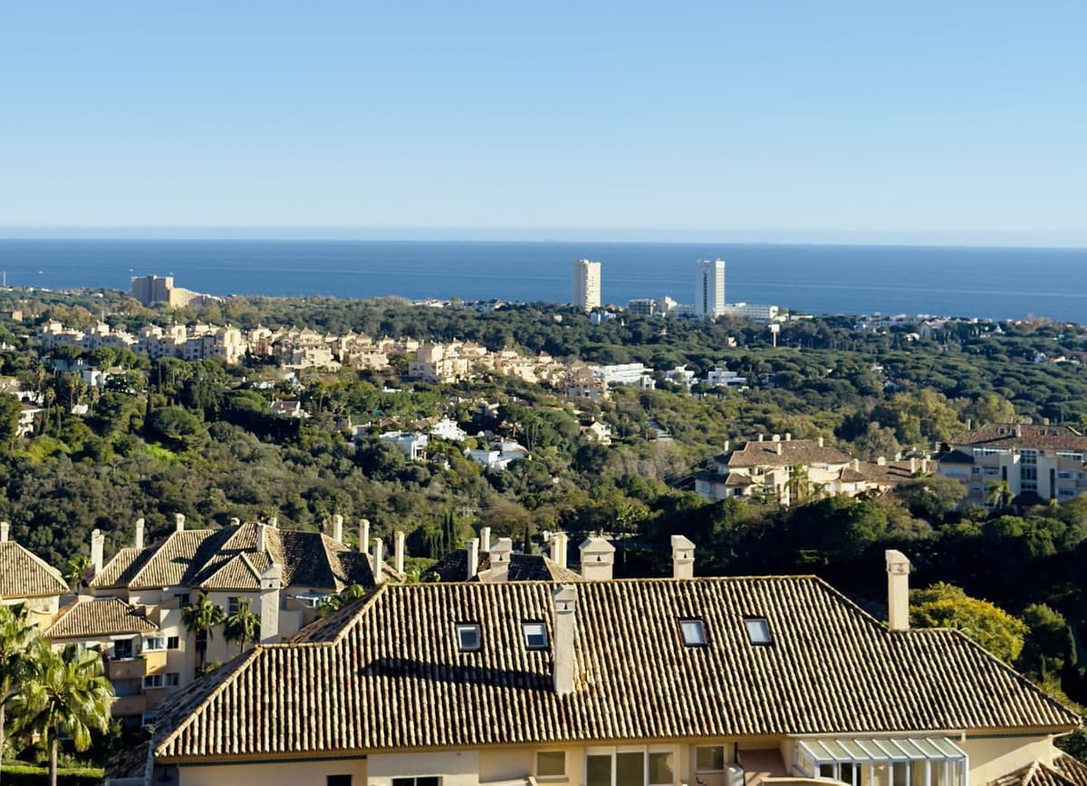 Middle Floor Apartment in Elviria — photo 7 of 10