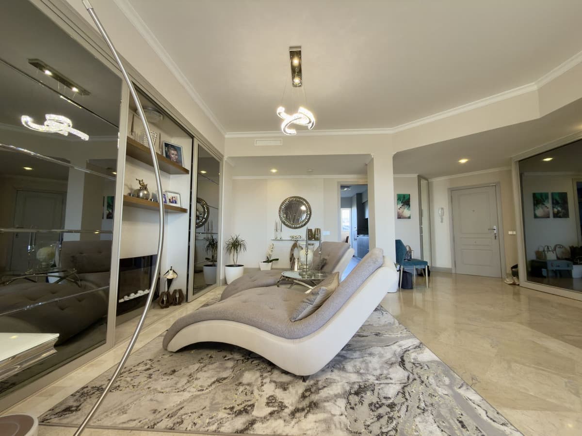 Middle Floor Apartment in Elviria — photo 9 of 10