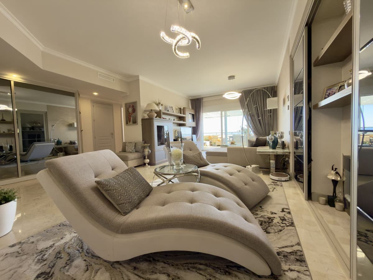 Middle Floor Apartment in Elviria — photo 10 of 10