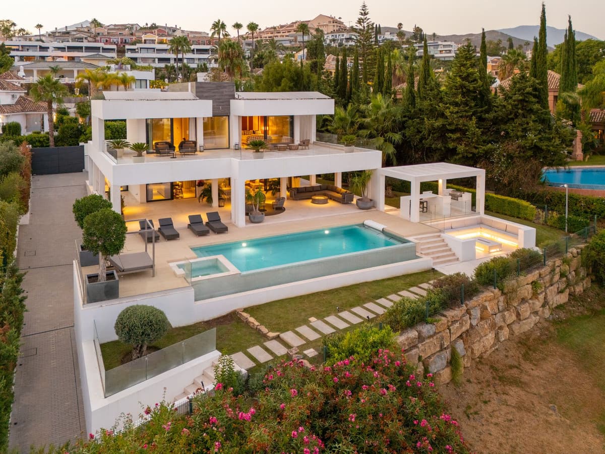 Detached Villa in Nueva Andalucía — photo 2 of 10