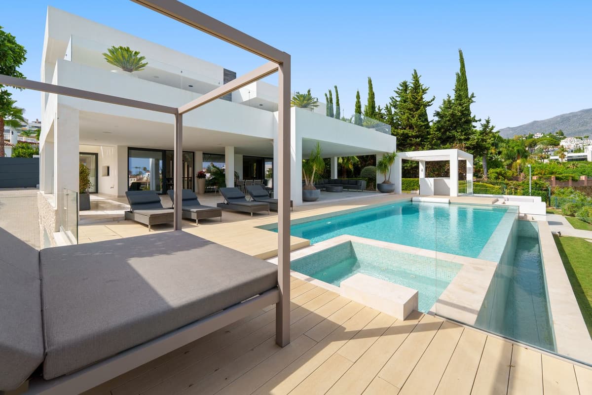 Detached Villa in Nueva Andalucía — photo 3 of 10