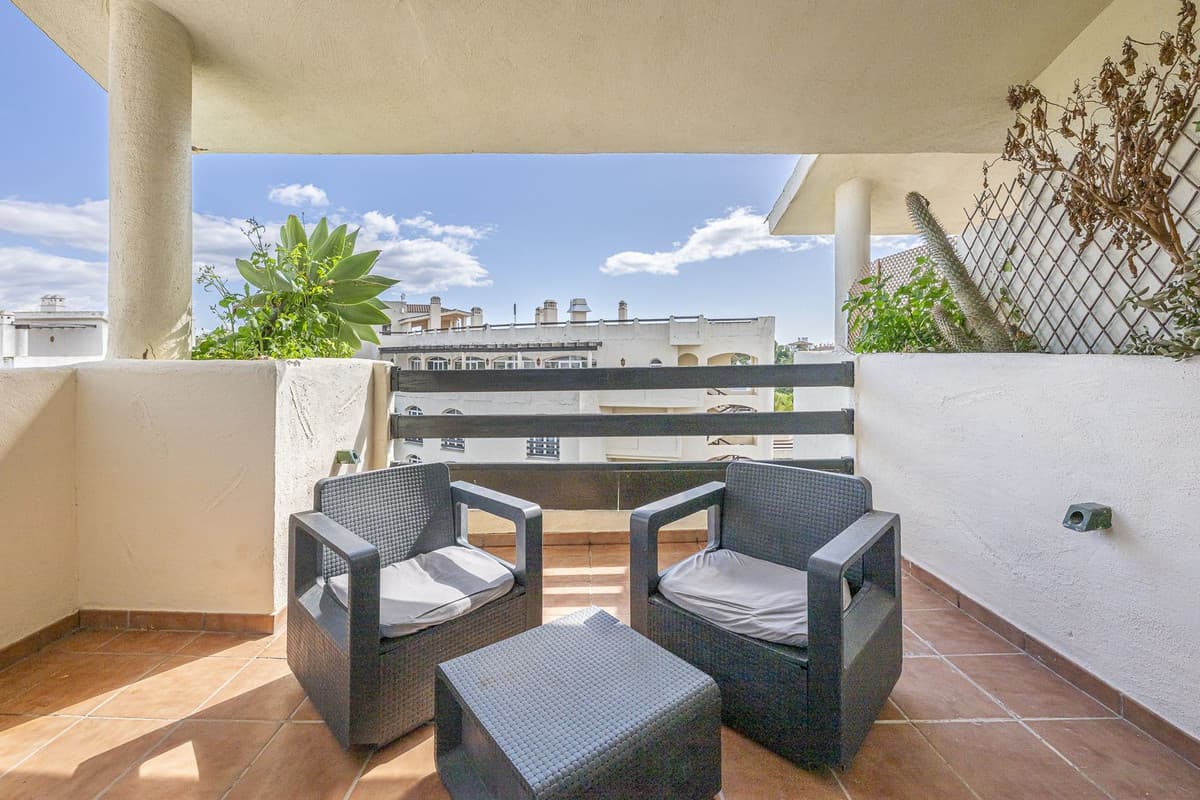 Duplex in El Paraiso — photo 3 of 10