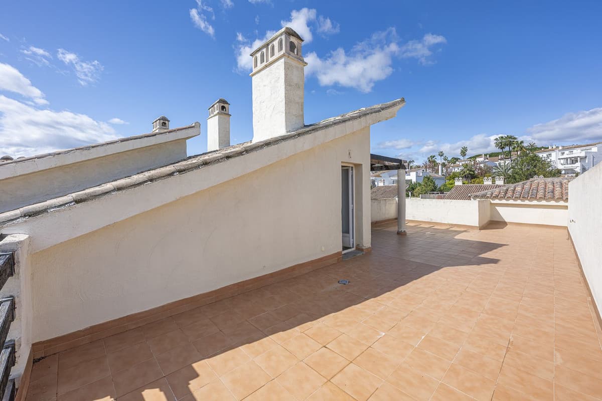 Duplex in El Paraiso — photo 6 of 10