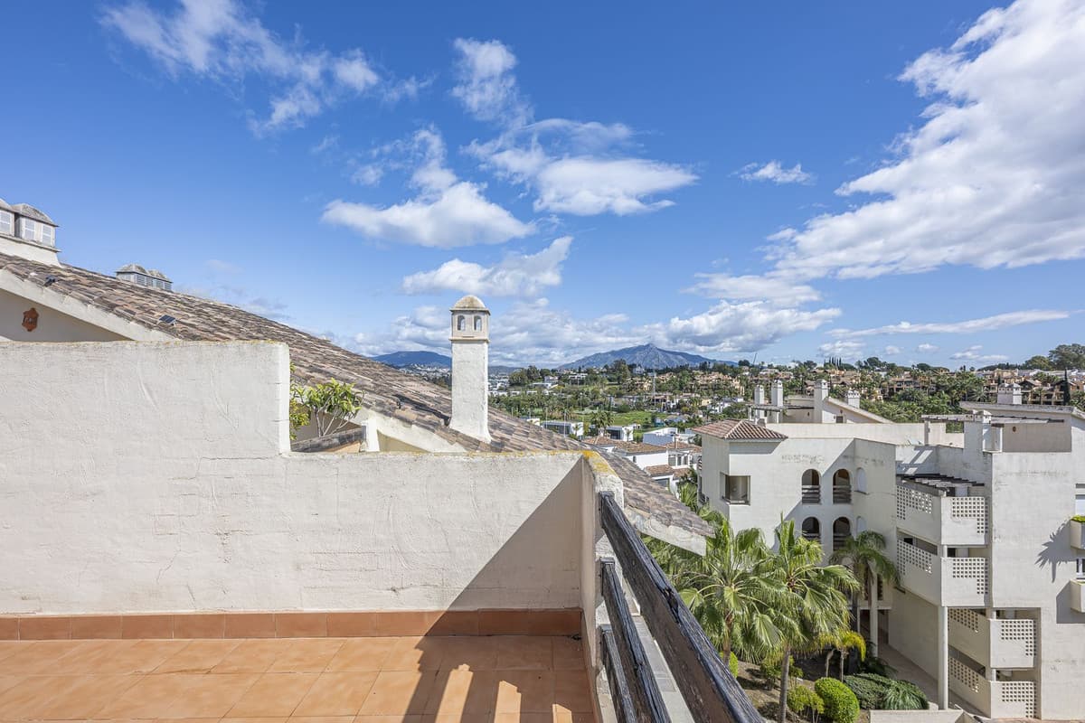 Duplex in El Paraiso — photo 7 of 10