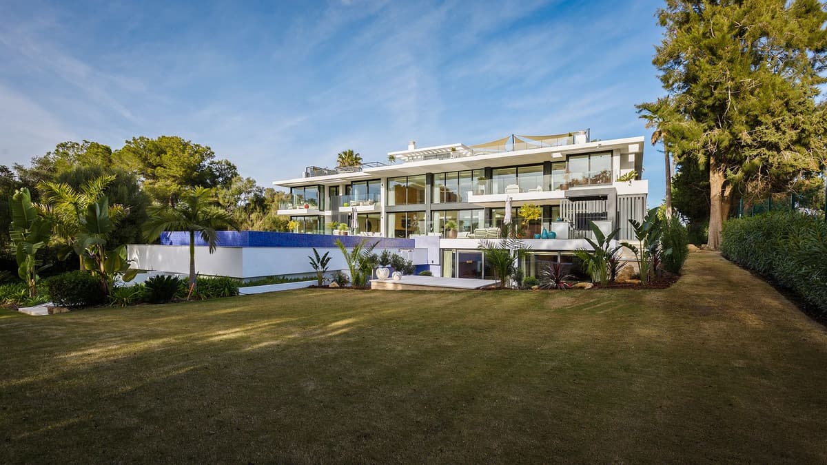 Detached Villa in Sotogrande — photo 1 of 10