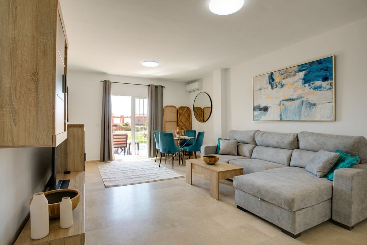 Ground Floor Apartment in Estepona — photo 4 of 10