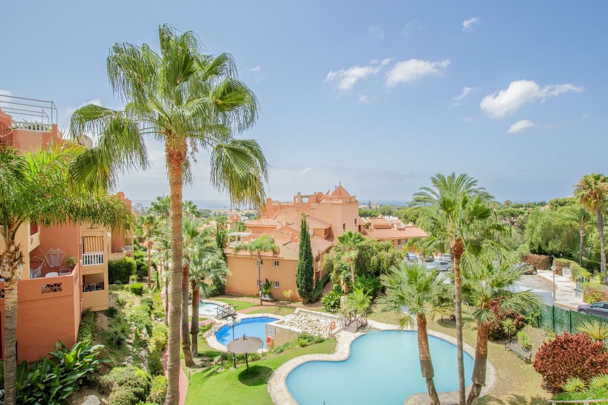 Middle Floor Apartment in Reserva de Marbella — photo 1 of 3