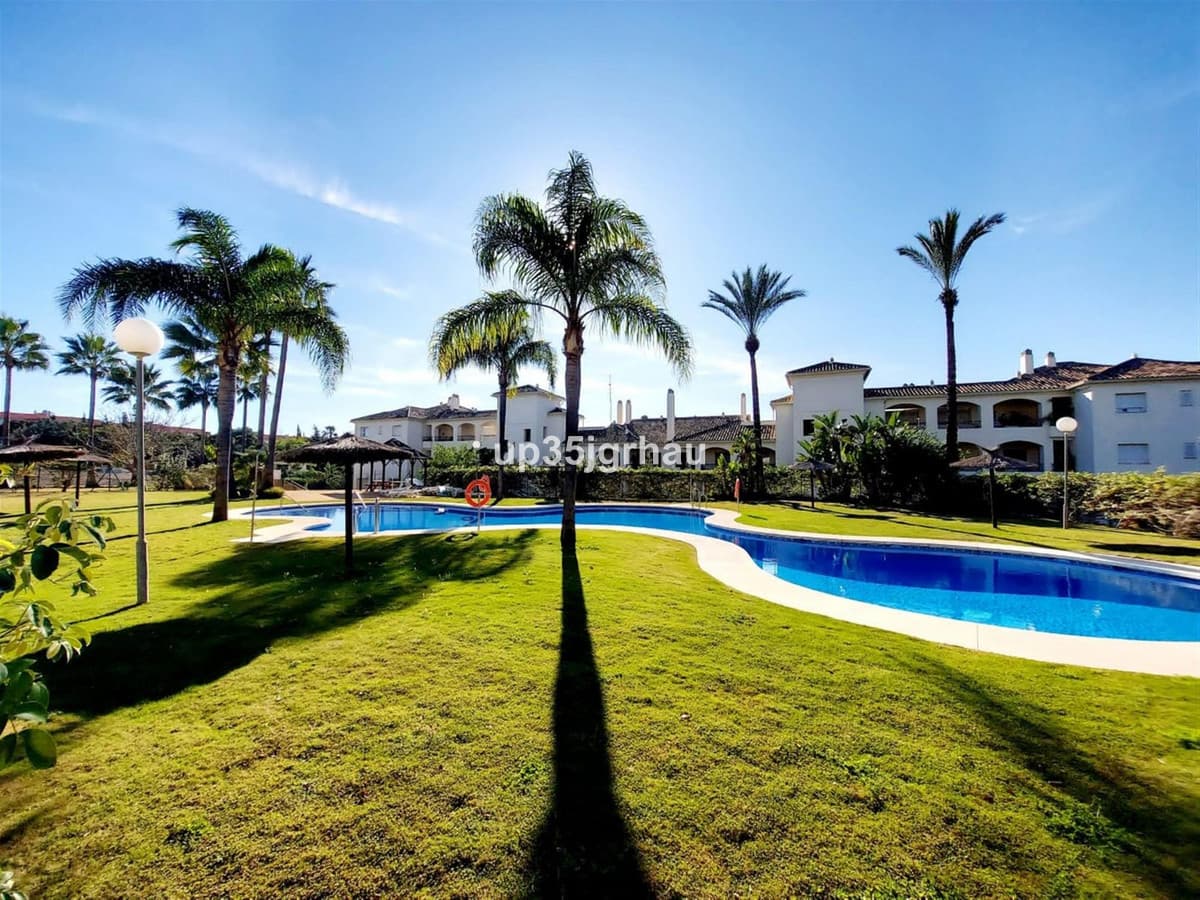 Ground Floor Apartment in Estepona — photo 5 of 10