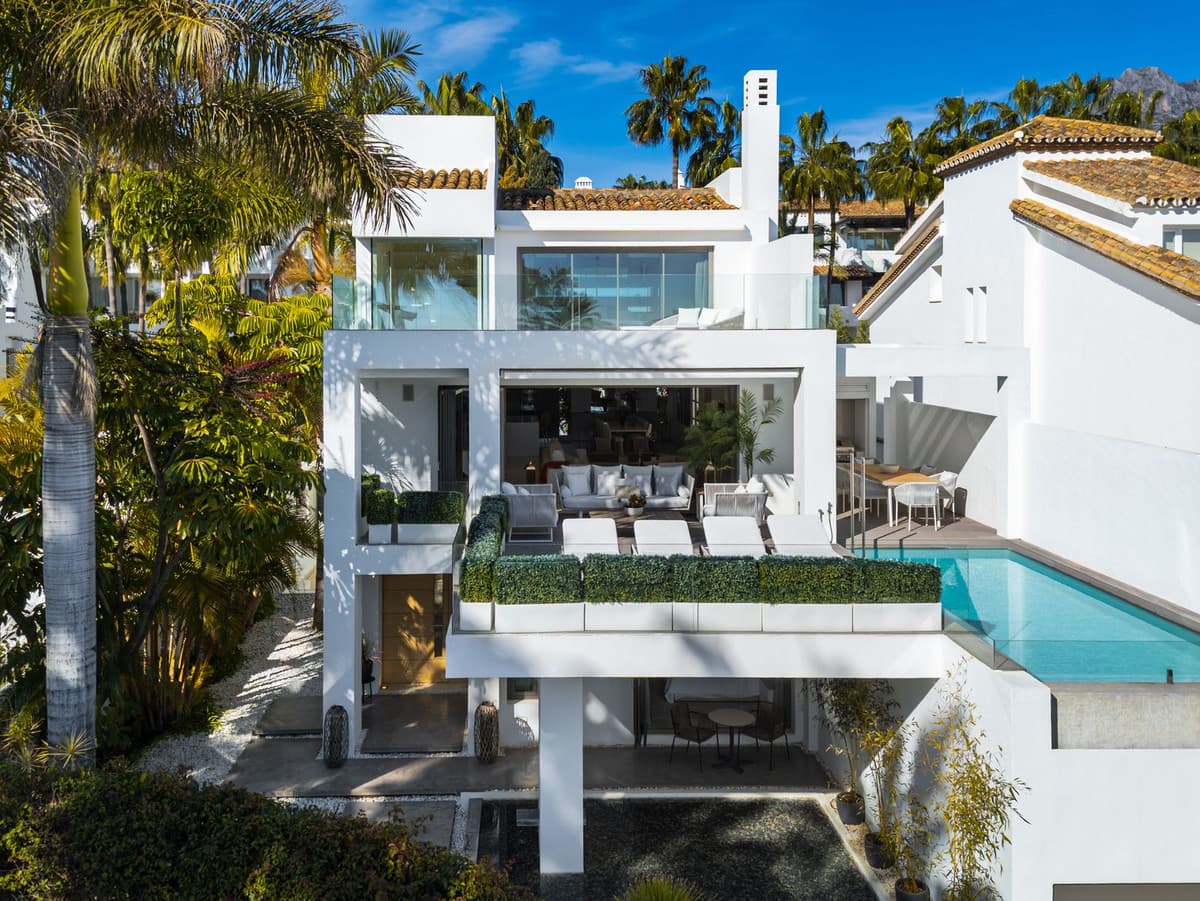 Detached Villa in Marbella — photo 1 of 10
