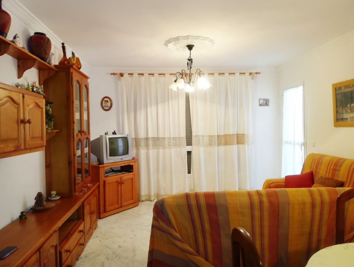 Middle Floor Apartment in Estepona — photo 2 of 10