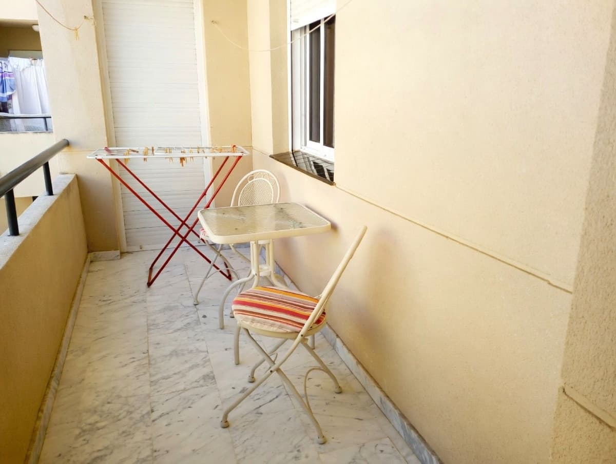 Middle Floor Apartment in Estepona — photo 5 of 10